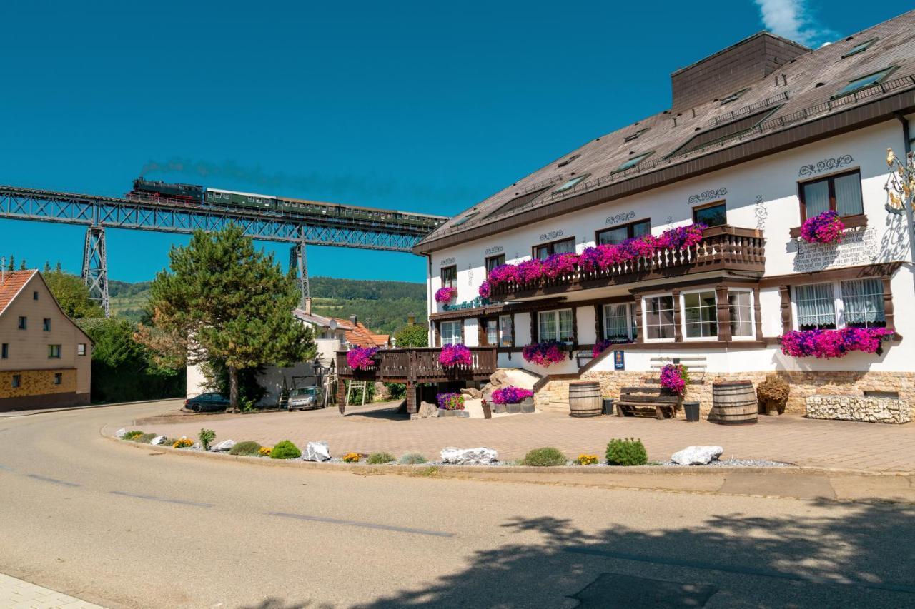 Landhotel Loewen Blumberg Bagian luar foto