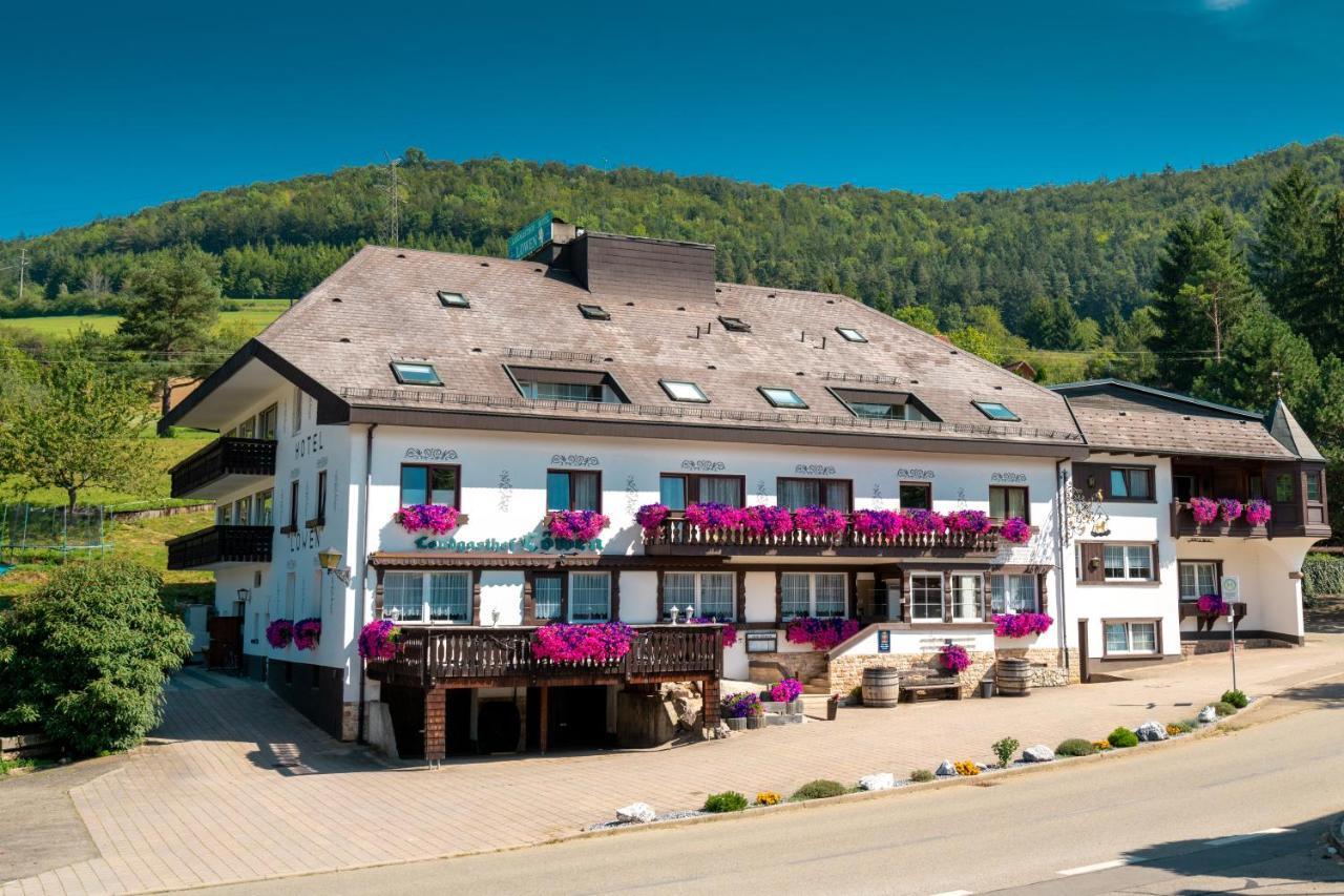 Landhotel Loewen Blumberg Bagian luar foto