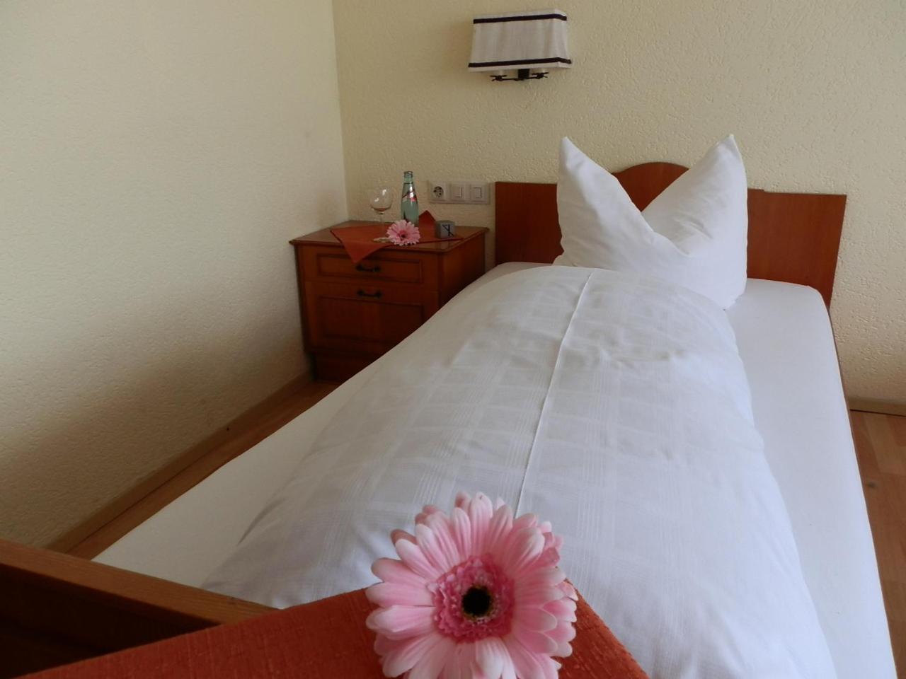 Landhotel Loewen Blumberg Bagian luar foto
