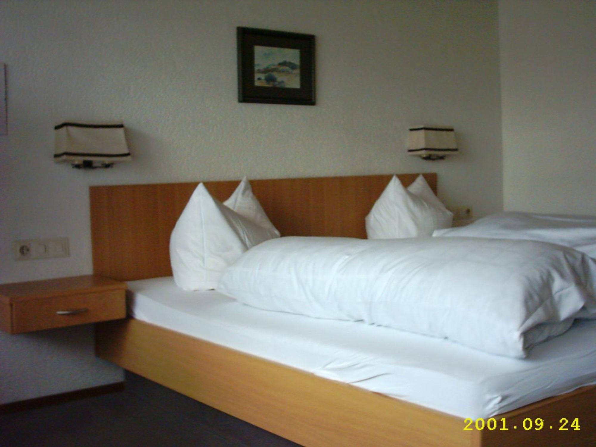 Landhotel Loewen Blumberg Bagian luar foto