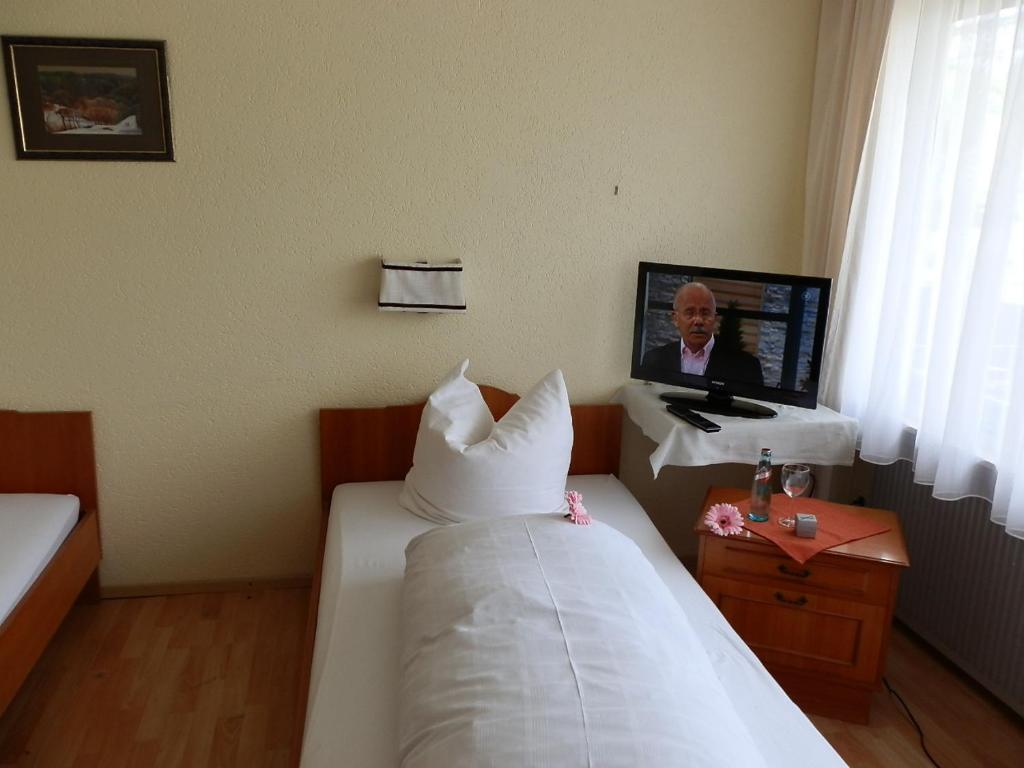 Landhotel Loewen Blumberg Bagian luar foto